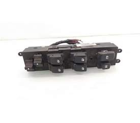 MANDO ELEVALUNAS DELANTERO IZQUIERDO 935704D3200T 