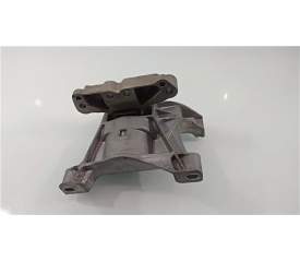 SOPORTE DERECHO MOTOR 4A103720 