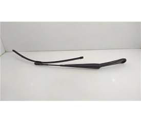 Recambio de brazo limpiaparabrisas delantero izquierdo para mercedes-benz clase gla (w156) 2.1 cc referencia OEM IAM A1768200044