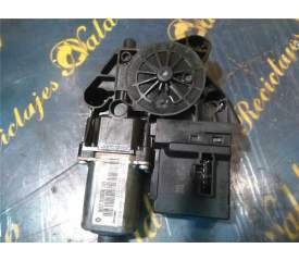 MOTOR ELEVALUNAS DELANTERO DERECHO 0130822479 