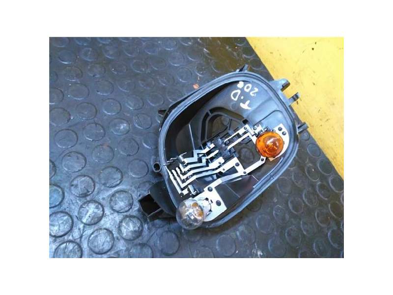 Recambio de portalamparas trasero derecho para peugeot 208 (01.2012) referencia OEM IAM   