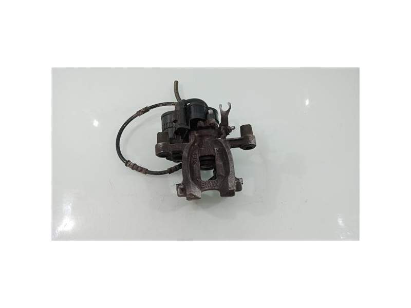 Recambio de pinza freno trasera derecha para bmw serie 1 berlina (f40)(2019) referencia OEM IAM 154368002  