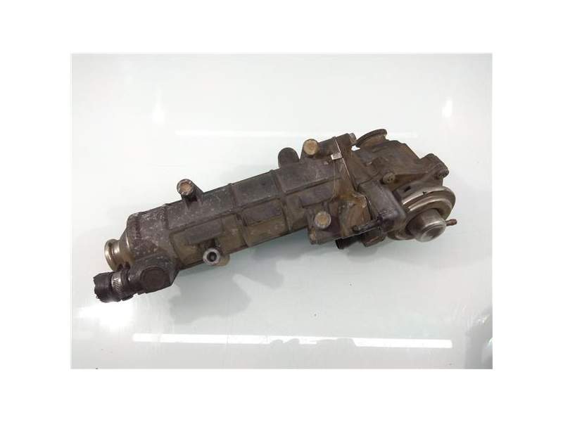 Recambio de enfriador gases egr para iveco 35s18 c35a20 referencia OEM IAM 504136967  