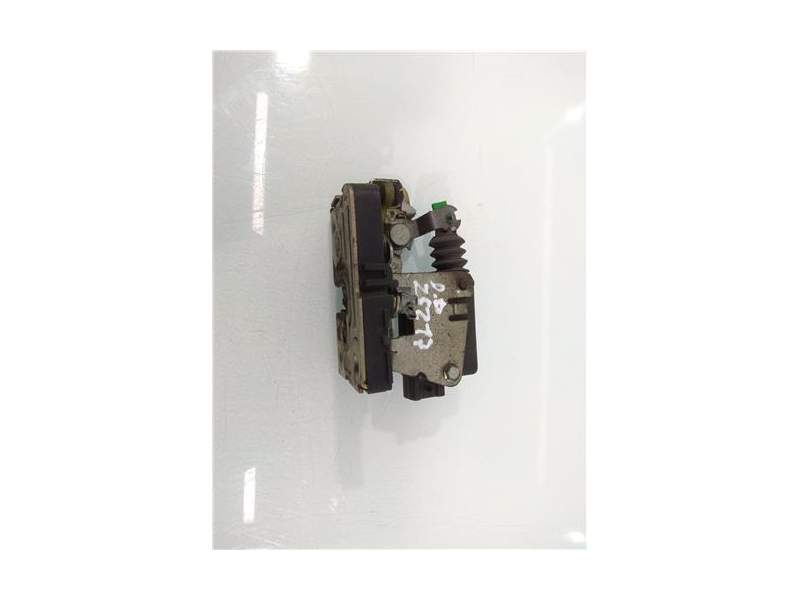 Recambio de cerradura puerta delantera derecha para iveco 35s18 c35a20 referencia OEM IAM   