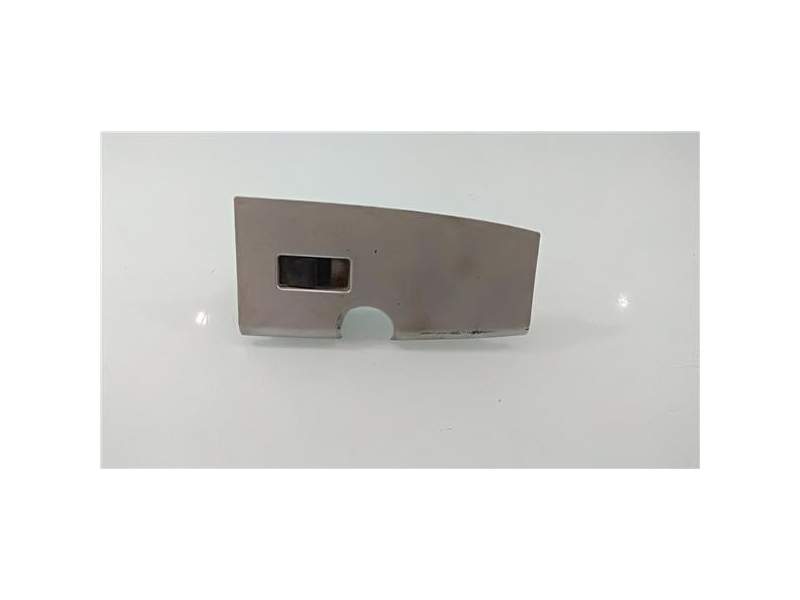 Recambio de botonera puerta trasera izquierda para tata safari 1.9 td referencia OEM IAM   