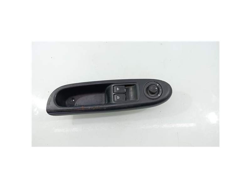 Recambio de mando elevalunas delantero izquierdo para renault clio ii fase ii (b/cb0)(2001) referencia OEM IAM 8200084003  
