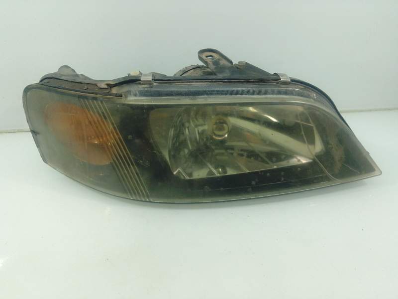 Recambio de faro delantero derecho para mitsubishi space star 60 82 referencia OEM IAM 15626400  