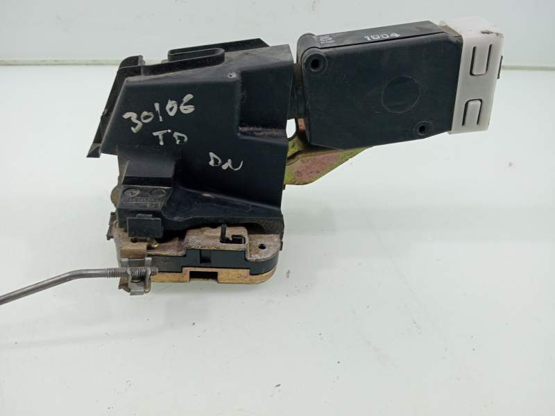 Recambio de cerradura puerta trasera derecha para mitsubishi space star 60 82 referencia OEM IAM MR911786  
