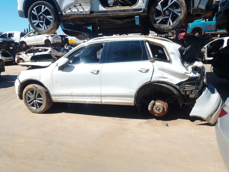 VOLKSWAGEN TOUAREG (7P6)(08.2014)