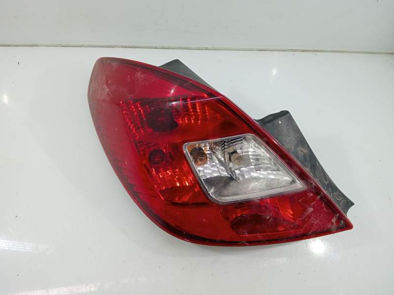 Recambio de piloto trasero izquierdo para opel corsa d (2006) referencia OEM IAM 13269050 89318811 