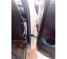 BISAGRA PUERTA TRASERA DERECHA 687500H010 