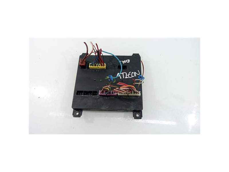 Recambio de caja reles para nissan atleon 5 toneladas 3.0 td referencia OEM IAM 243109X600  