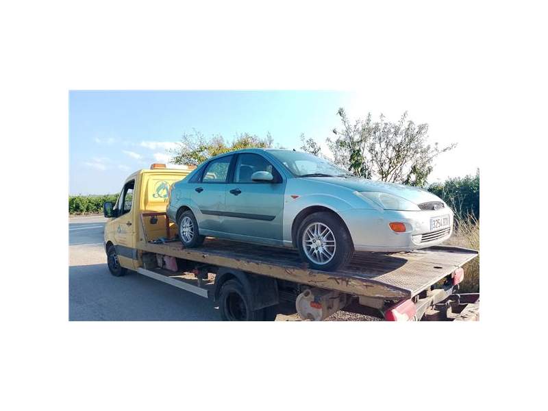 ford focus berlina (cak)(1998) del año 2001