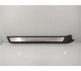 MOLDURA PUERTA DELANTERA DERECHA A2076800235 