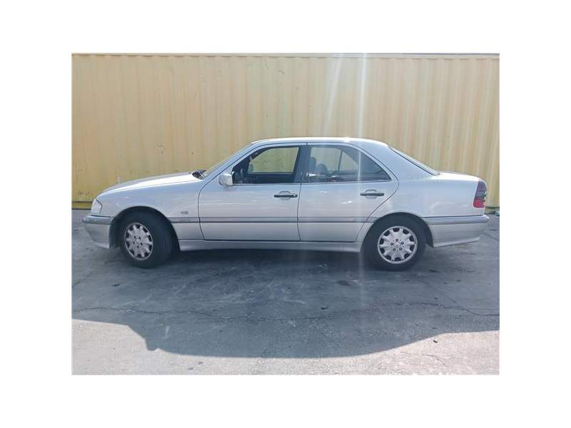 MERCEDES-BENZ CLASE C (W202) BERLINA