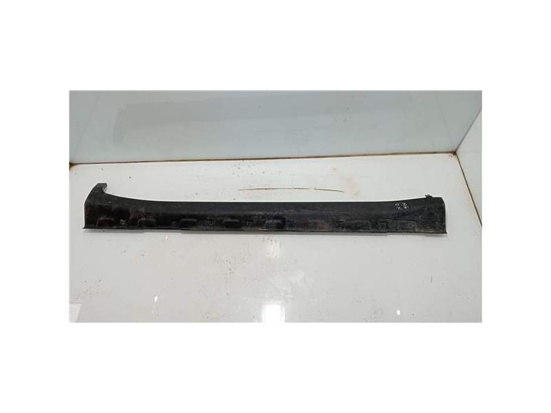 Recambio de estribo para mg zs (08.2022) referencia OEM IAM 529307997  