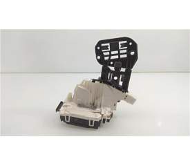 CERRADURA PUERTA DELANTERA DERECHA A1667200435 