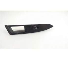 MANDO ELEVALUNAS DELANTERO DERECHO DS7314A563J 