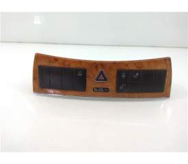 INTERRUPTOR LUCES EMERGENCIA A2096890031 