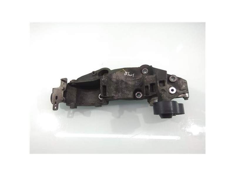 Recambio de soporte alternador para renault megane ii berlina 3p 2.0 dci diesel cat (150 cv / 110 kw) referencia OEM IAM 8200533