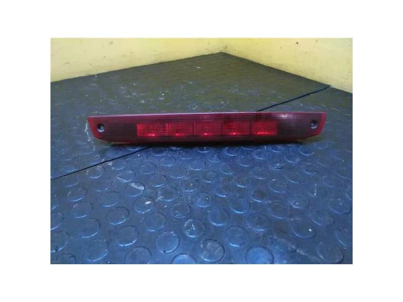 Recambio de luz central de freno para ford focus berlina (cap)(08.2004) referencia OEM IAM 4M5113A613AD  