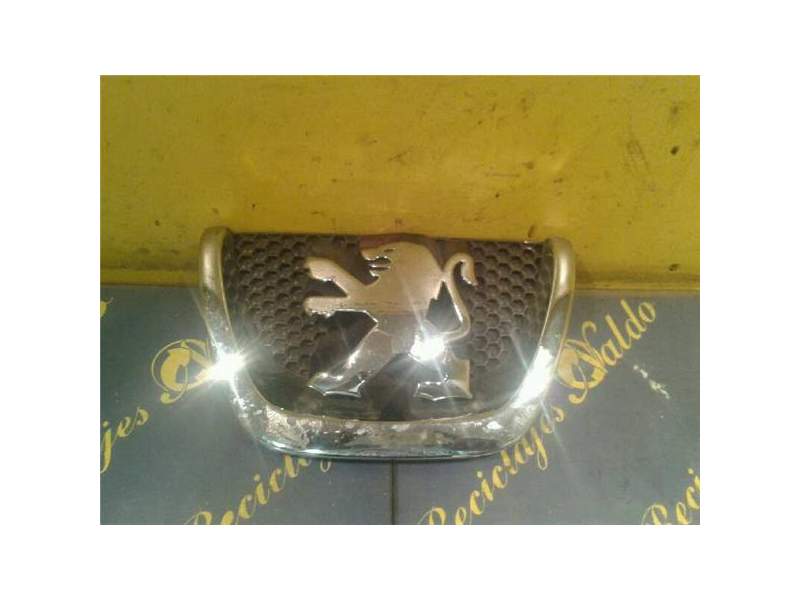 Recambio de emblema trasero para peugeot 207 1.6 16v hdi (90 cv / 66 kw) referencia OEM IAM   