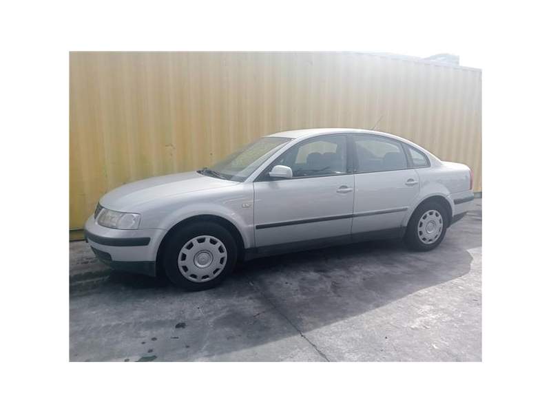 VOLKSWAGEN PASSAT BERLINA (3B2)